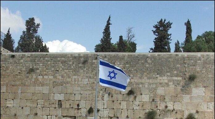 Du messianisme au suivisme