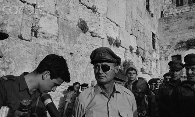 Au carrefour du destin