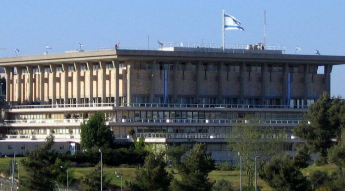 « La politique israélienne est encore peu connue des olim francophones, mais les politiques commencent à connaitre les francophones »